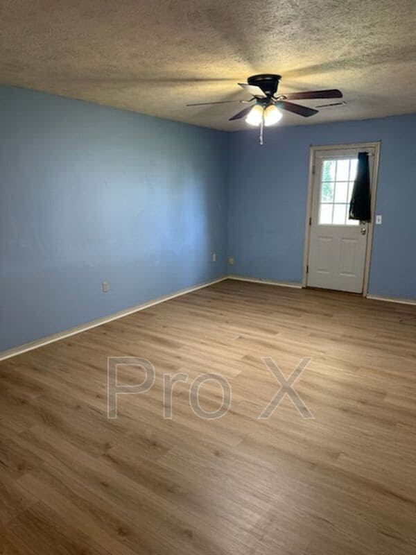 Building Photo - 121 Elm St