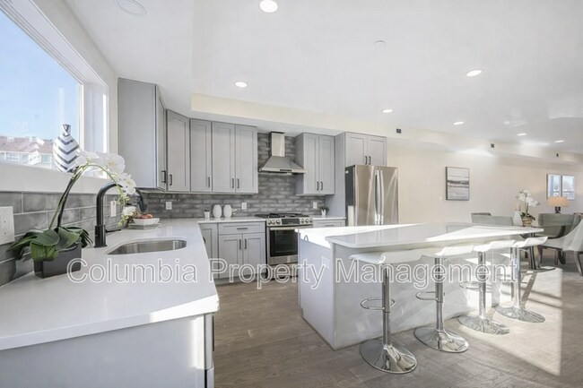 Foto del edificio - 3552 Warder St NW