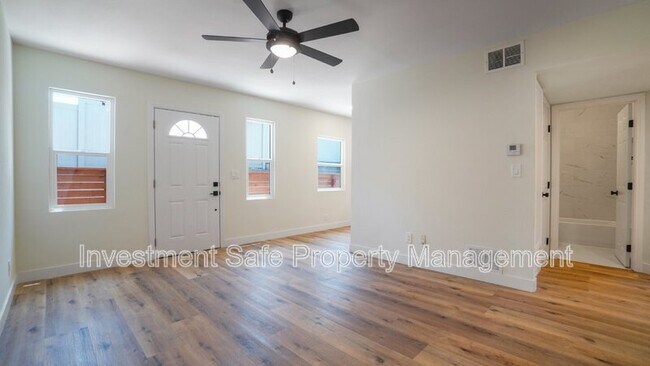 Foto del edificio - 1849 E 16th St