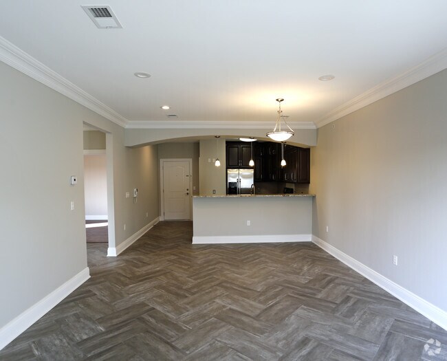 Interior Photo - 76 Bruen