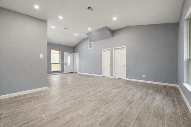 Foto del edificio - 111 Otis Ln