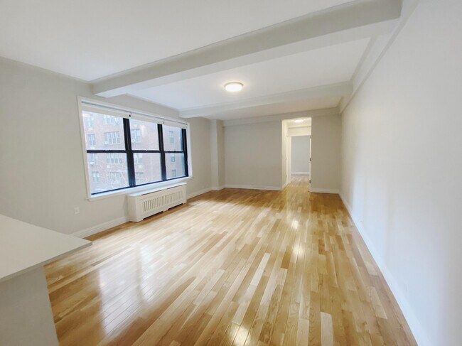 Building Photo - 400 E 58th St