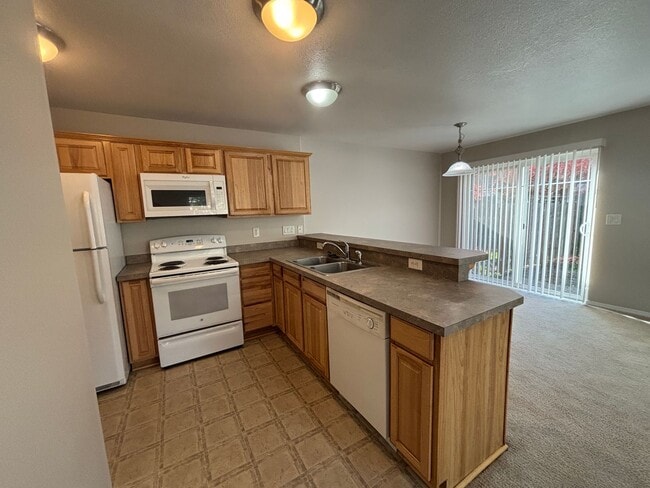 Foto del edificio - 3 Bedroom 2.5 Bath Two Story Duplex