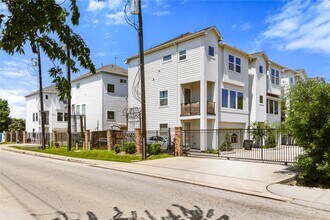 Building Photo - 12080 East Fwy