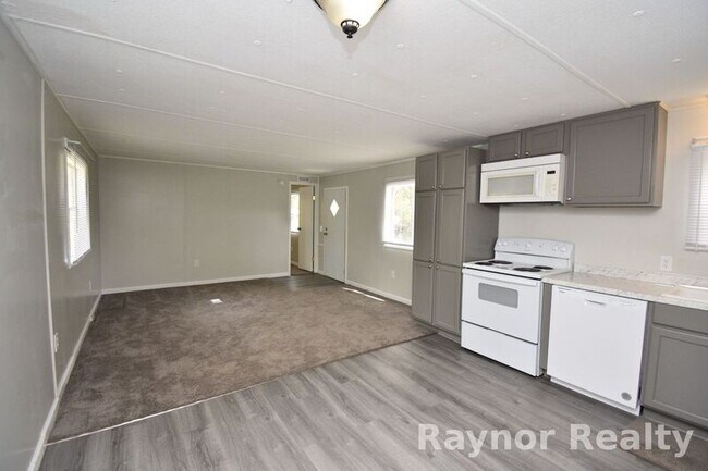 Foto del edificio - 2011 Hidden Valley Dr