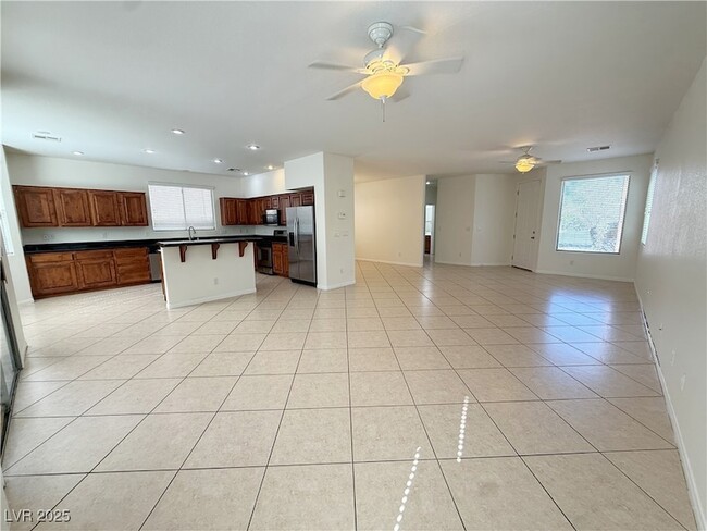Foto del edificio - 9101 Dorrell Ln