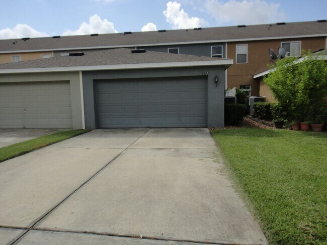 Building Photo - 3/2 with loft Windermere Town home in Summ...