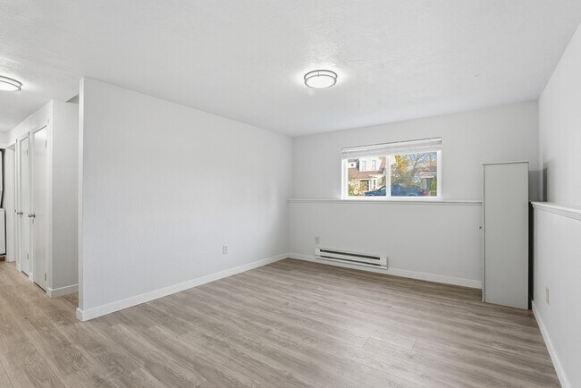 Building Photo - 2024 E Pacific Ave