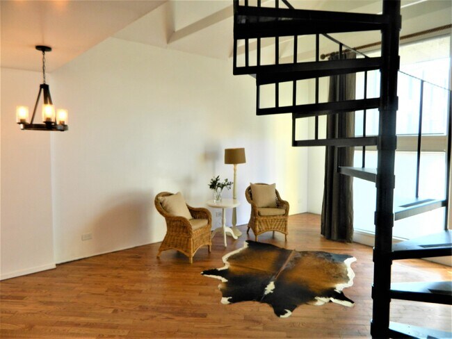 Building Photo - 2425 N Clybourn Ave