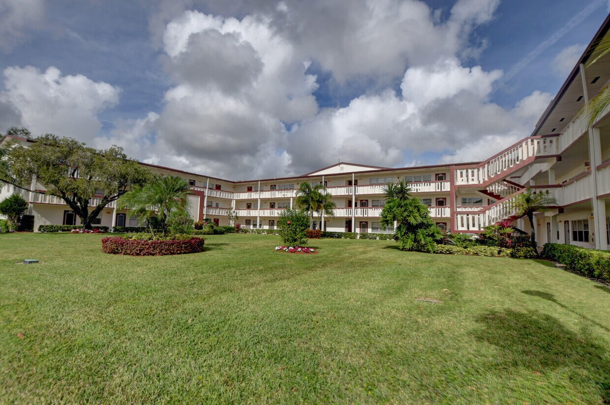 150 Fanshaw D, Boca Raton, FL 33434 Condo for Rent in Boca Raton, FL