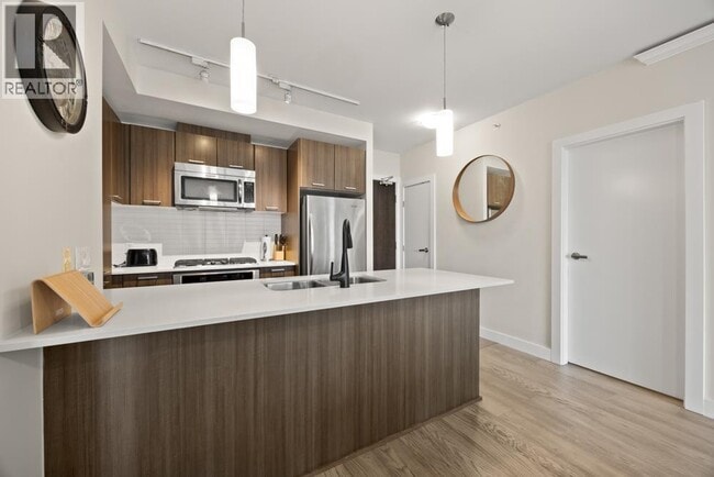 Building Photo - 301 Capilano Rd