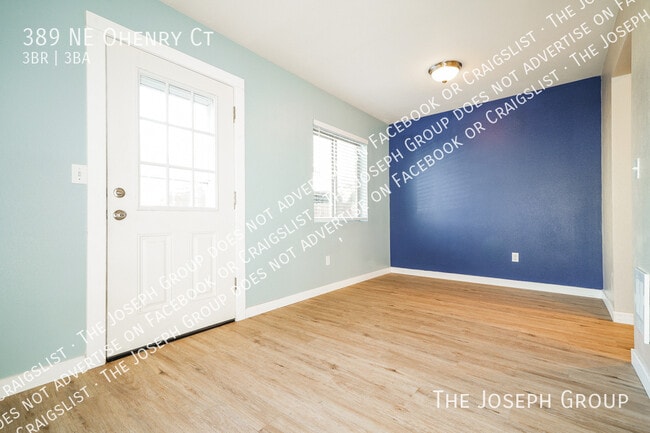 Building Photo - 389 NE Ohenry Ct