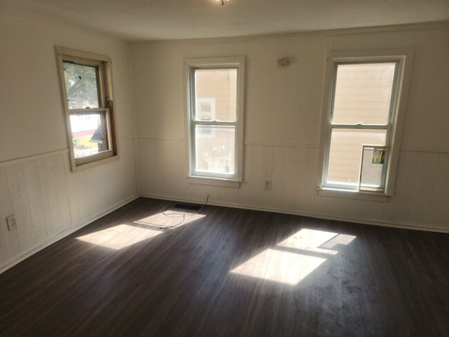 Building Photo - 255 6th St