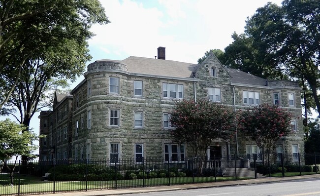 Foto del edificio - 1118 Poplar Ave