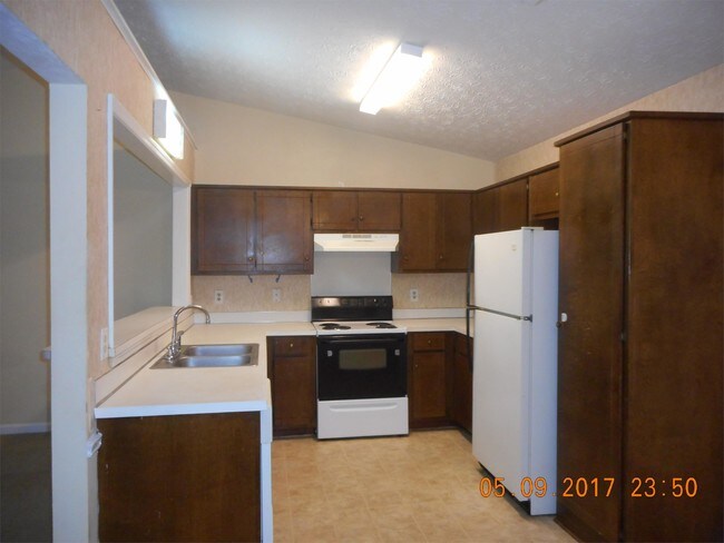 Building Photo - 2 Trestlewood Ct
