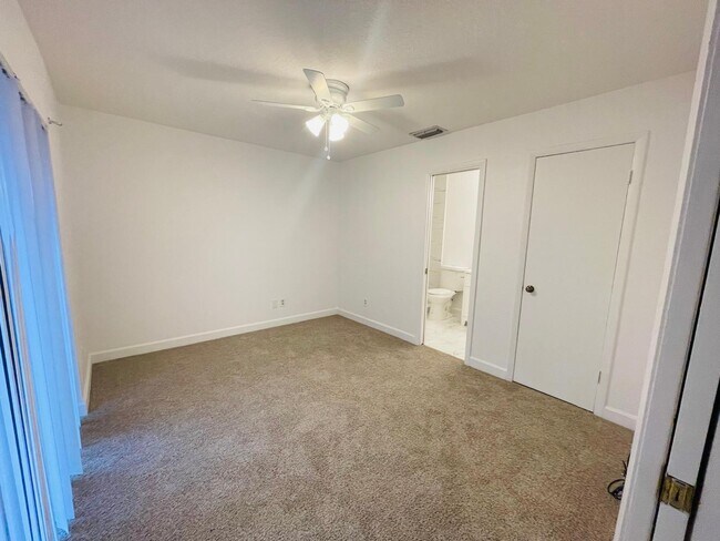 Foto del edificio - 4758 Sunny Palm Cir