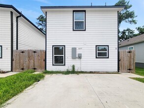 Building Photo - 8217 Crestview Dr