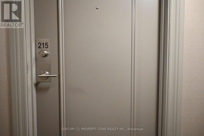 Building Photo - 60 Heintzman St
