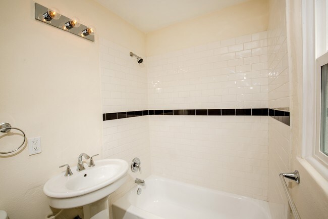 Interior Photo - 3351-3355 India St