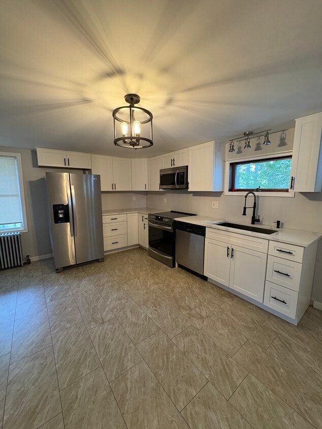 Fully upgraded and remodeled kitchen - 28 Murray St