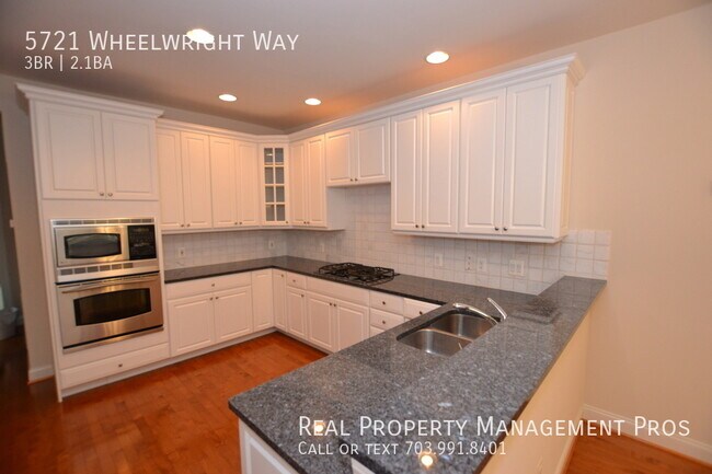 Building Photo - Beautifully Updated Townhome In Dominion V...