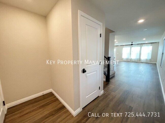 Foto del edificio - GORGEOUS 5 BEDROOM PLUS LOFT HOME NEAR FT ...