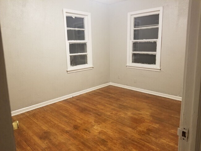 Building Photo - 3 Bed 1 bath