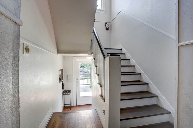 Building Photo - 808 Sul Ross St