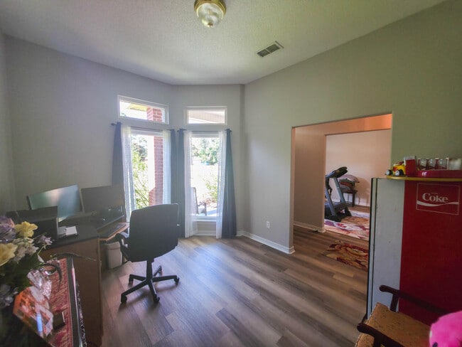 Foto del edificio - 7399 Broadmoor St
