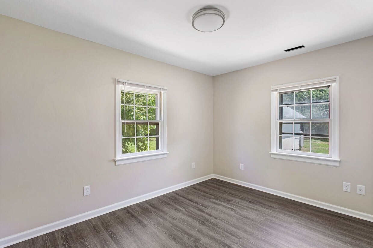 Primary Photo - ADORABLE RENOVATED BUNGALOW IN SANDSTON