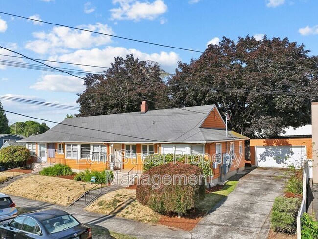 Building Photo - 2423 SE 60th Ave