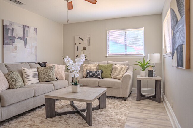 Foto del edificio - FREE JANUARY RENT!!!!!!!!!! RENT REDUCED TO $1,195!!!