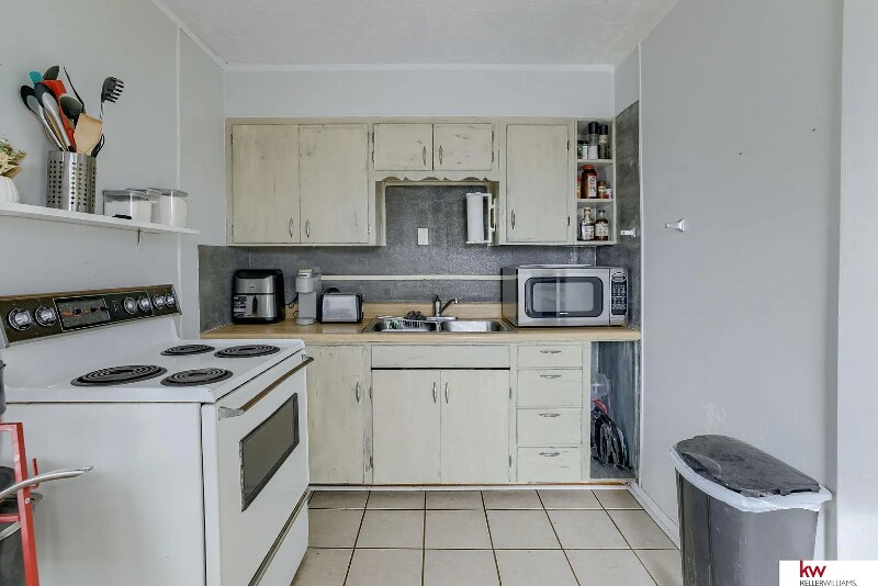 Building Photo - 114 E Main St