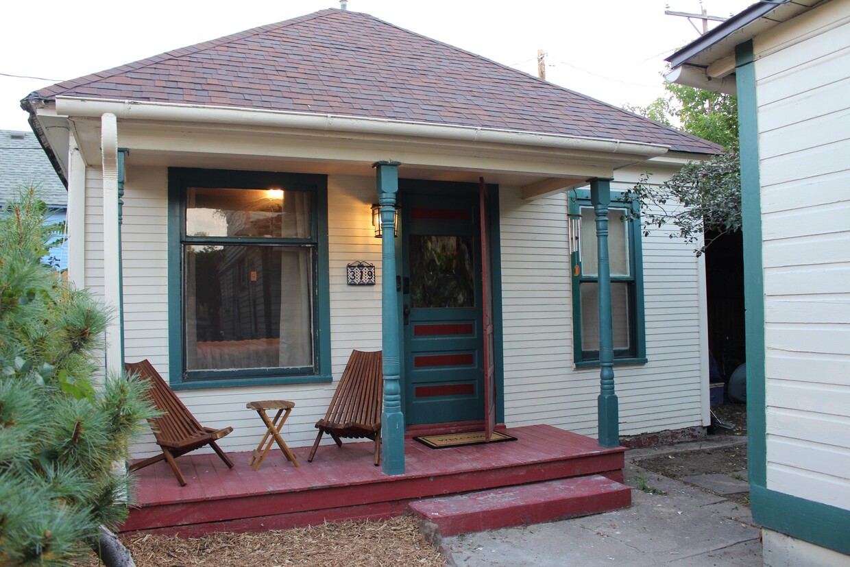 Primary Photo - 319 E Willamette Ave