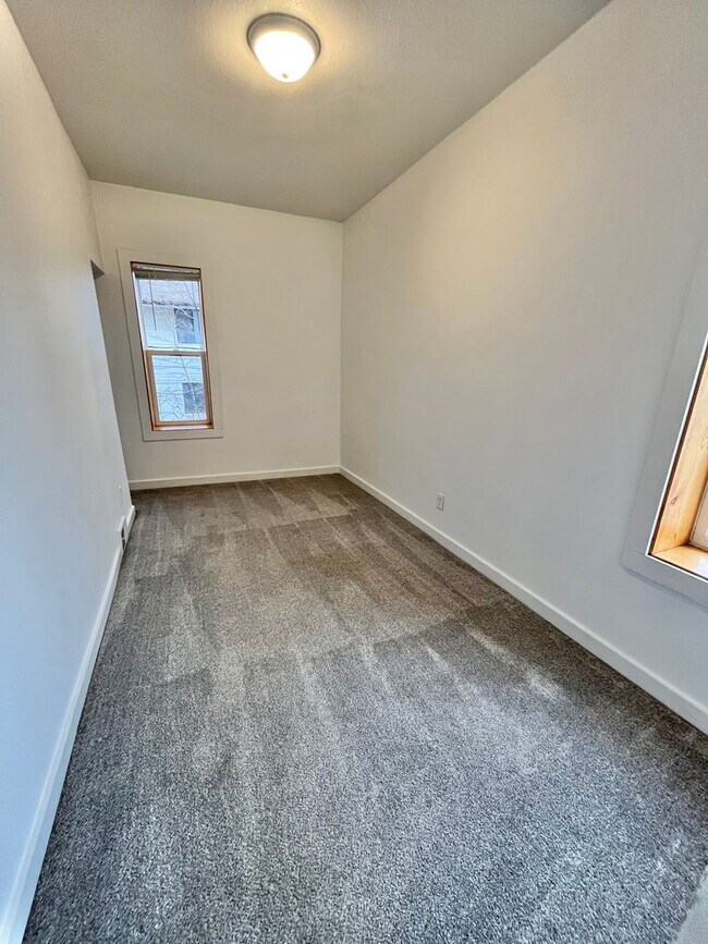 Foto del edificio - 424 W 6th St