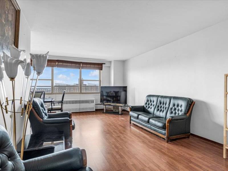 Foto principal - 2925 W 5th St