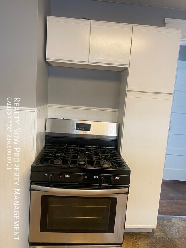 Foto del edificio - 9813 Greenview Ave