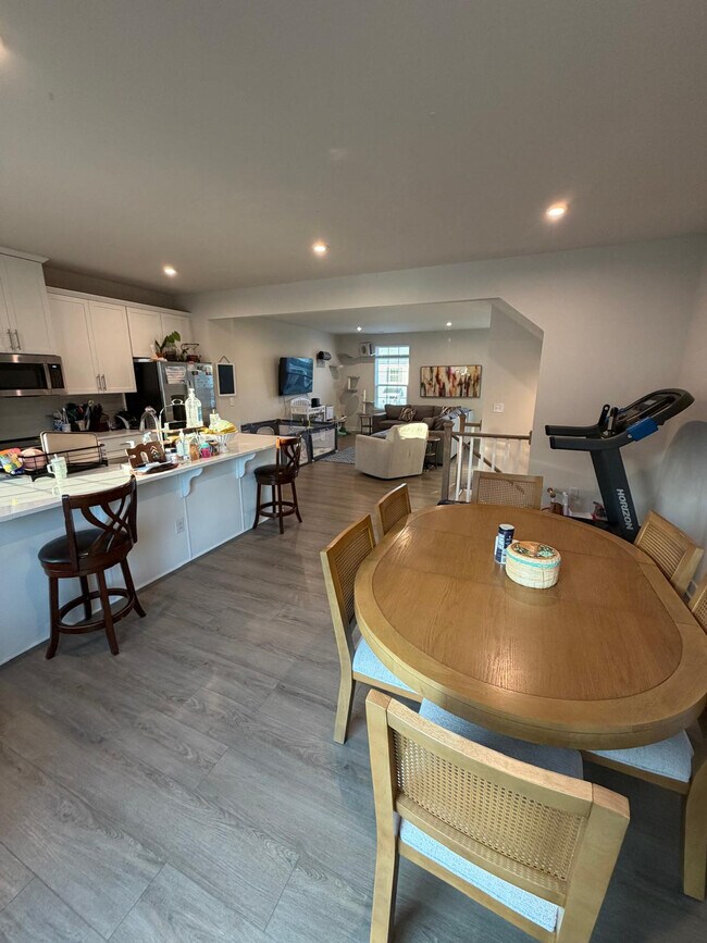 Foto del edificio - Room in Townhome on Cramerton Mills Pkwy