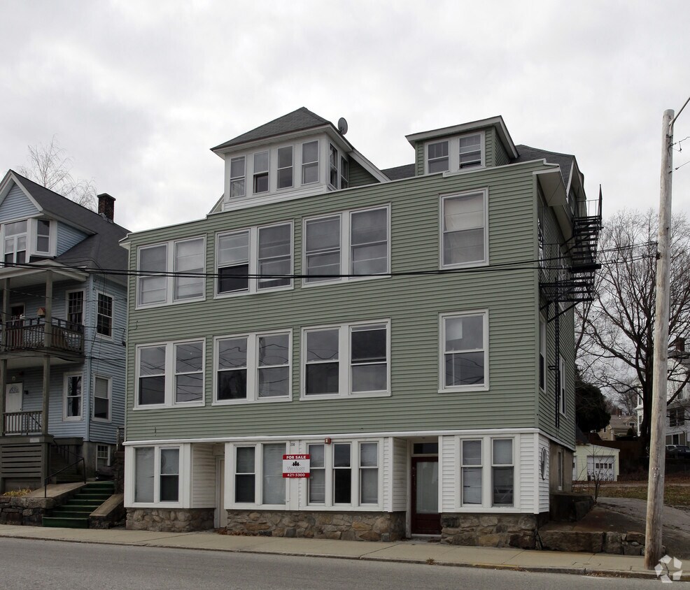 Foto del edificio - 230 W School St