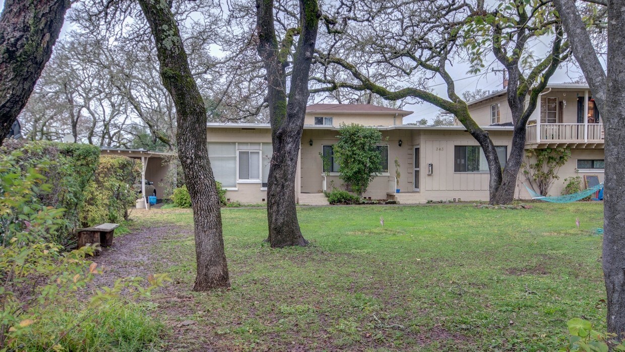 Foto principal - 343 E Thomson Ave