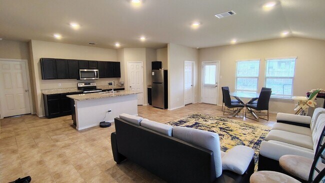 Foto del edificio - 9609 Falme Ln