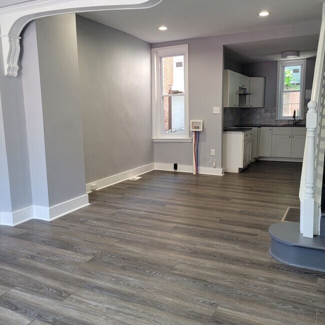 Building Photo - New Price!