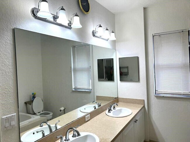 Building Photo - 854 Sweet Lake Cir