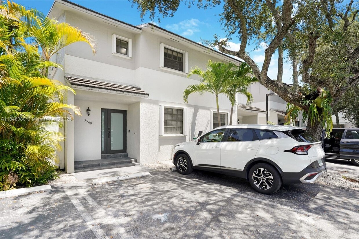 Foto principal - 3540 SW 17th St