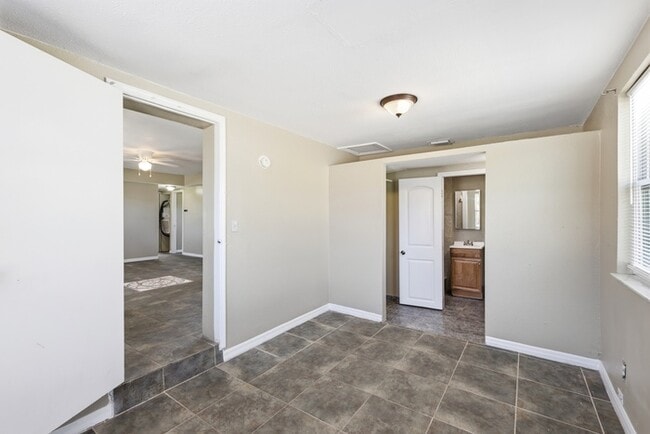 Building Photo - 1107 Jamela Dr