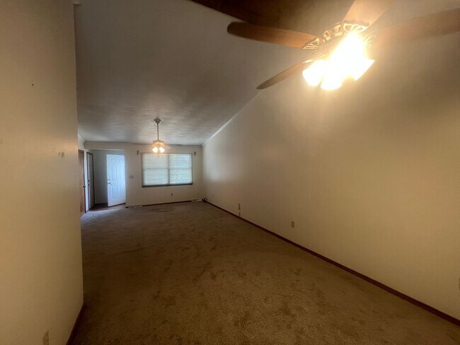 Foto del edificio - 6327 Brent Dr