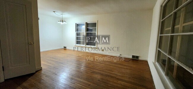 Foto del edificio - 2045 N 86th St