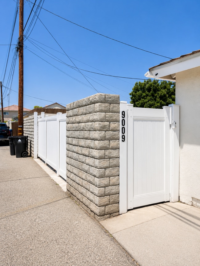 Building Photo - 9009 Monogram Ave