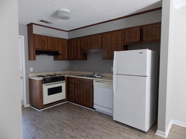 Building Photo - 140 Lanier Dr