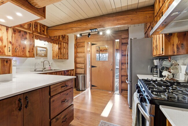 Building Photo - 295 Tally Lake Campground Rd